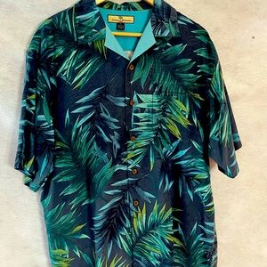 Men’s Tommy Bahama Tropical print short sleeve shirt Size M.